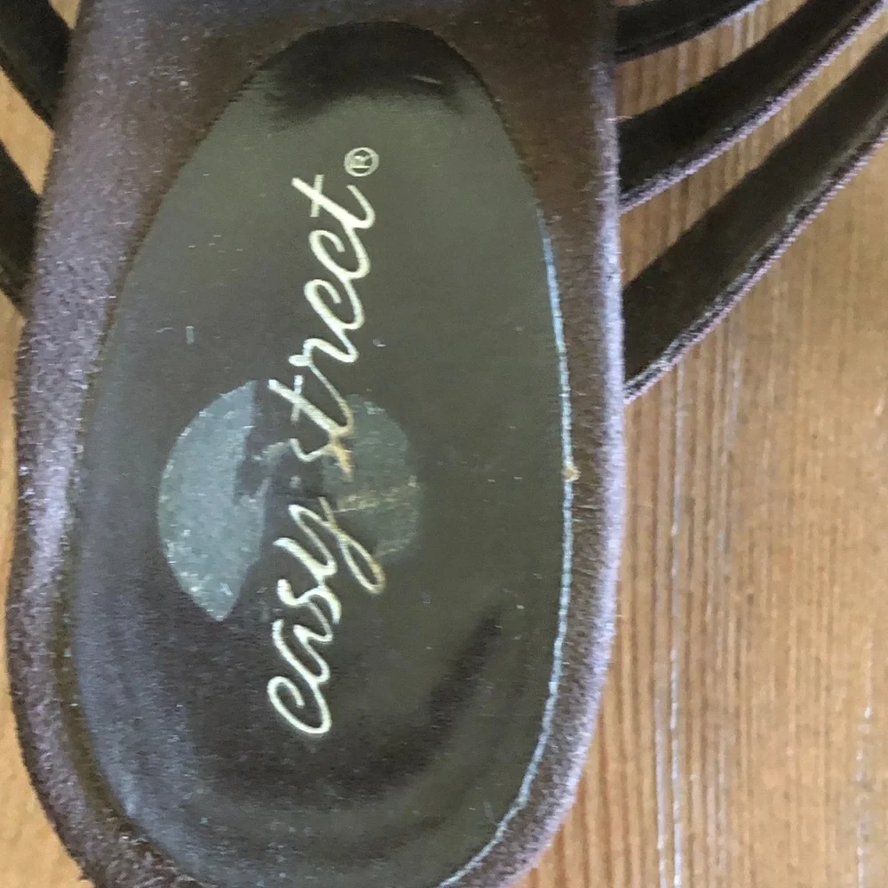 easy street Brown Strappy Heeled sandals mules 8.5